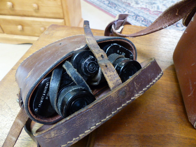 Camera bag containing - Binoculars 8 x 30, 1 Bolex B8SL Cine camera 8mm, 1 Halina Camer 35 - 600, - Image 5 of 10