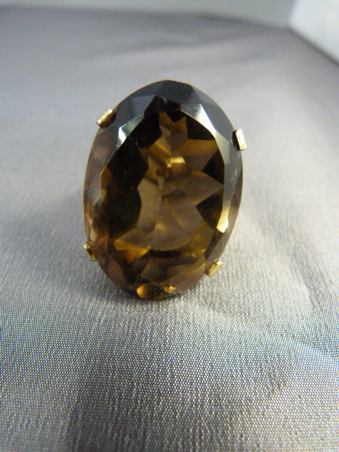 1930’s/1940’s ‘Specimen Ring’ an Edith Sitwell favourite, with a Large oval (Cairngorm), Smokey - Image 6 of 10