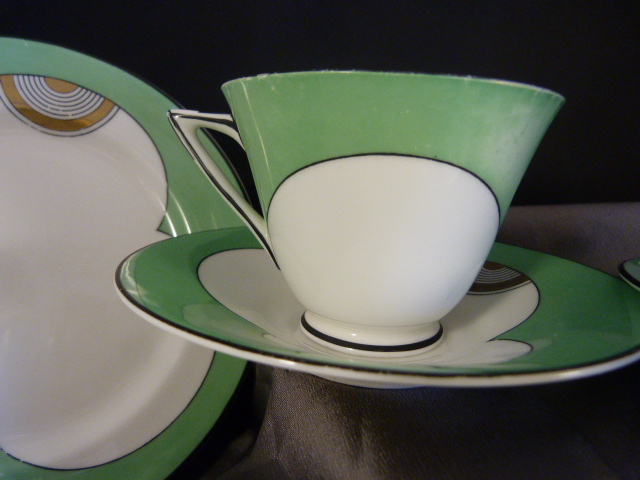 Shelley part tea service 'Red Daisies embossed enamel (2 saucers, 2 side plates, and one teacup), - Image 21 of 30