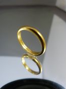 22ct hallmarked gold band total weight approx. 4.3g
