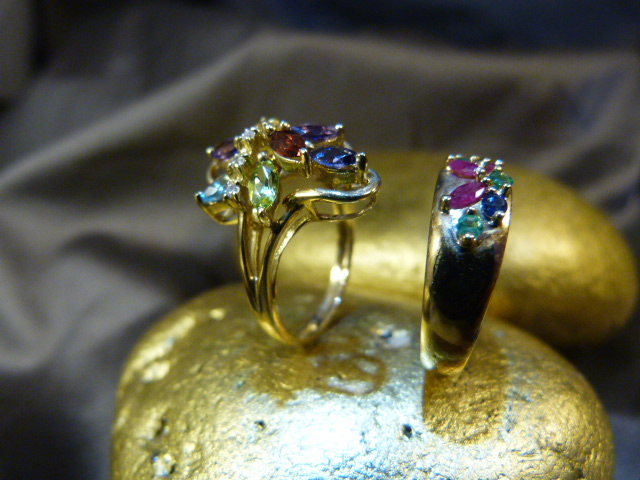 Two 9ct Gold multi gem stone rings by QVC. (1) 7 Marquis shaped stones set with 3 small accent - Image 4 of 8