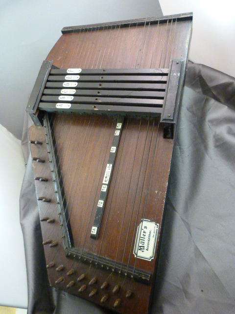 Muller's Accord - Zither / Autoharp - on mahogany board