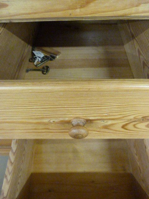Large pine dresser with cupboards and drawers - Image 5 of 7