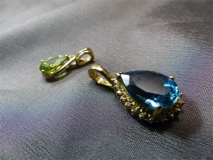 Two 9ct Tear Drop pendants - 1 set with an approx 10.25mm x 7.4mm wide Peridot. The other set with - Image 11 of 12