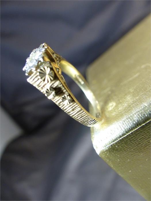 Vintage 9ct London 1969 Solitaire Diamond Ring, fancy Bark finish shoulders, with an illusion set . - Image 3 of 10