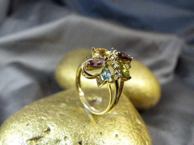 Two 9ct Gold multi gem stone rings by QVC. (1) 7 Marquis shaped stones set with 3 small accent - Image 6 of 8