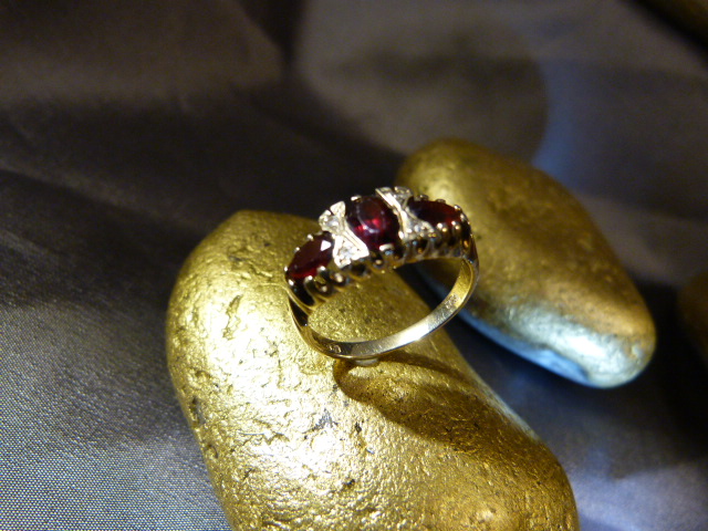 Victorian style 9ct Gold Garnet and Diamond ring, with 3 oval Garnets and four small diamonds.