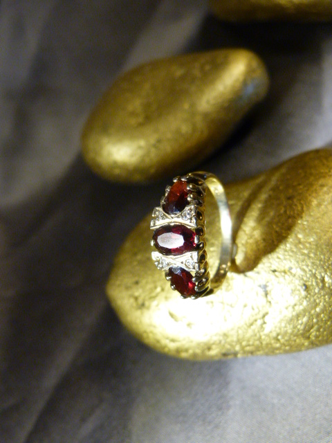 Victorian style 9ct Gold Garnet and Diamond ring, with 3 oval Garnets and four small diamonds. - Image 3 of 4