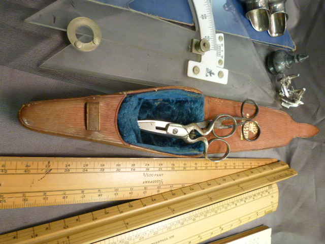 Cased set of 'Mappin and Webb Cutlers' scissors in fitted tan leather case, various measuring - Image 5 of 5