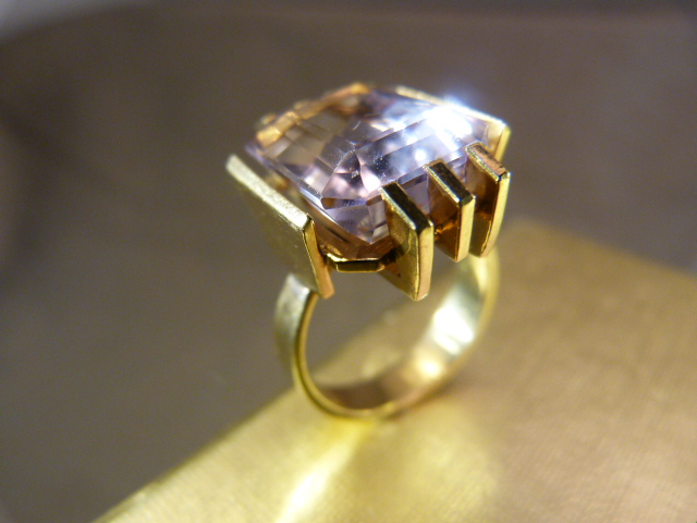 Contemporary 1970's design Foreign marked Gold (possibly 14K) set with a natural 9.75carat Brazilian - Image 3 of 6