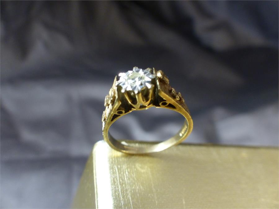 Vintage 9ct London 1969 Solitaire Diamond Ring, fancy Bark finish shoulders, with an illusion set . - Image 2 of 10
