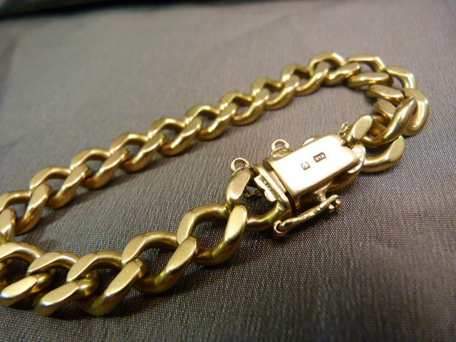 18ct Gold Curb Link Bracelet, approx 10mm Wide and Approx 9" long with a safety clasp and safety - Image 2 of 2