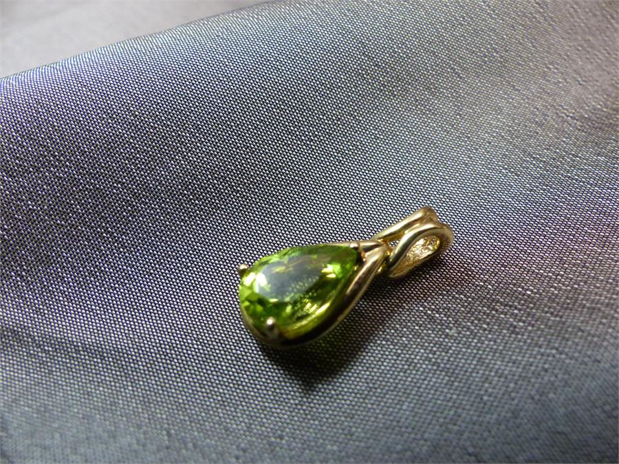 Two 9ct Tear Drop pendants - 1 set with an approx 10.25mm x 7.4mm wide Peridot. The other set with - Image 3 of 12
