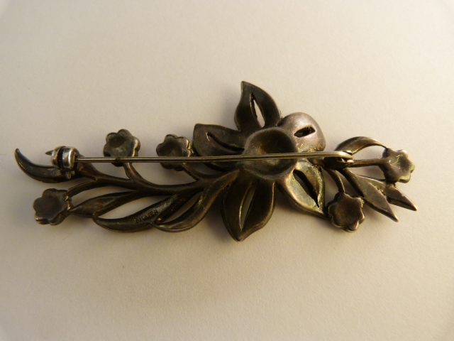 Silver Marcasite floral spray brooch approx 75.5mm x 32.5mm at the widest part - Image 2 of 2