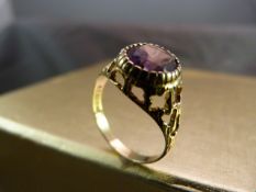 9ct Gold and Amethyst set ring Size O Total weight 2.8g
