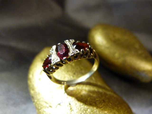 Victorian style 9ct Gold Garnet and Diamond ring, with 3 oval Garnets and four small diamonds. - Image 2 of 4
