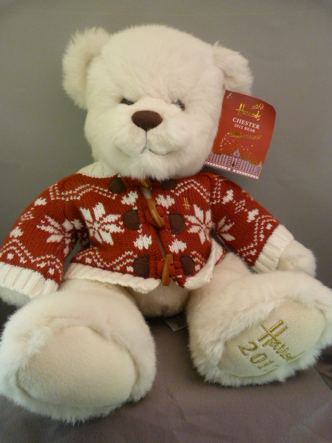 Five various collectible Harrods Teddy Bears - Harrods 2010, Harrods 2012, Harrods 2011, Harrods - Image 6 of 15