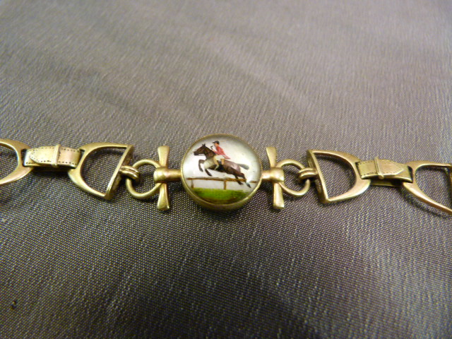14ct Bracelet with 3 small (12.5mm Diameter) glass domes with Equestrian reverse painted scenes. ( - Image 3 of 5