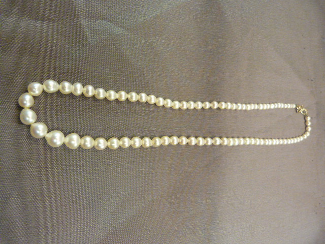 17" Graduated Cultured Pearl necklace, The Slightly baroque pearls range from 3mm to 7.25mm centre