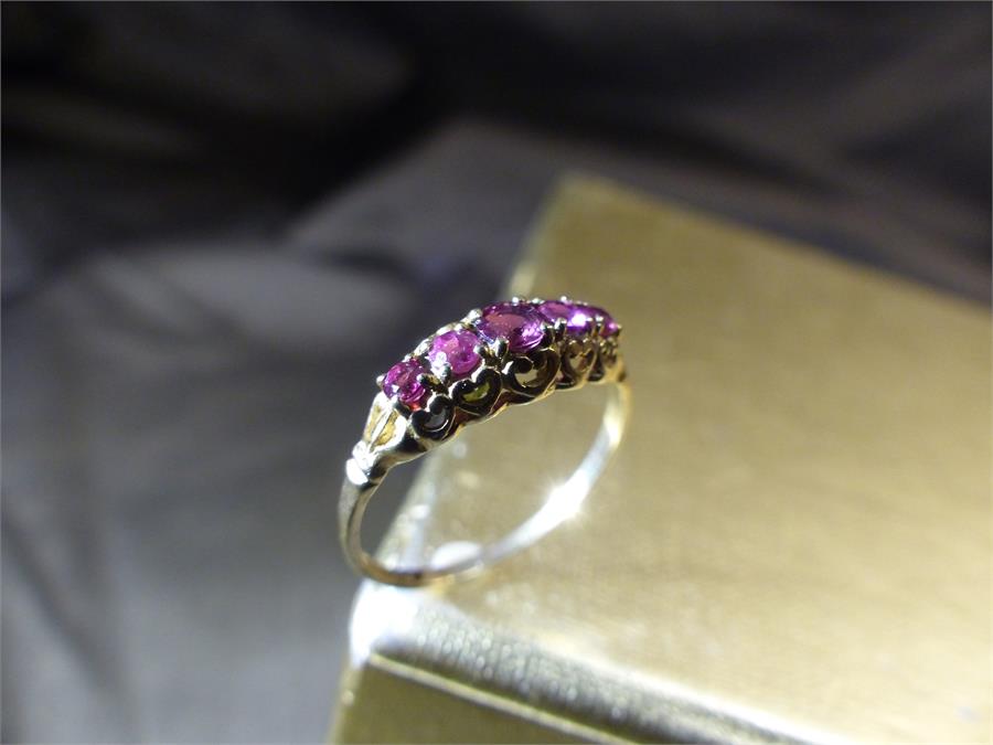 9ct Graduated Ruby 5 stone ring. Size UK - N and USA 6.5. Weight approx - 1.3g20 - Image 4 of 4