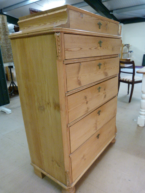 Tall antique pine chest of drawers - Image 2 of 4