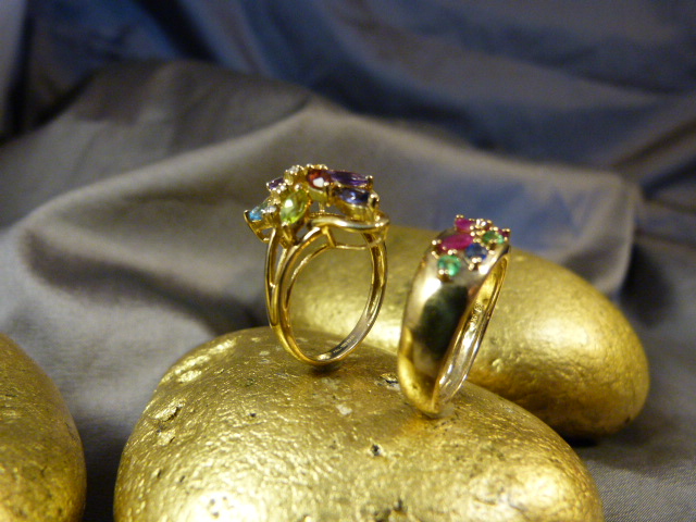Two 9ct Gold multi gem stone rings by QVC. (1) 7 Marquis shaped stones set with 3 small accent - Image 2 of 8
