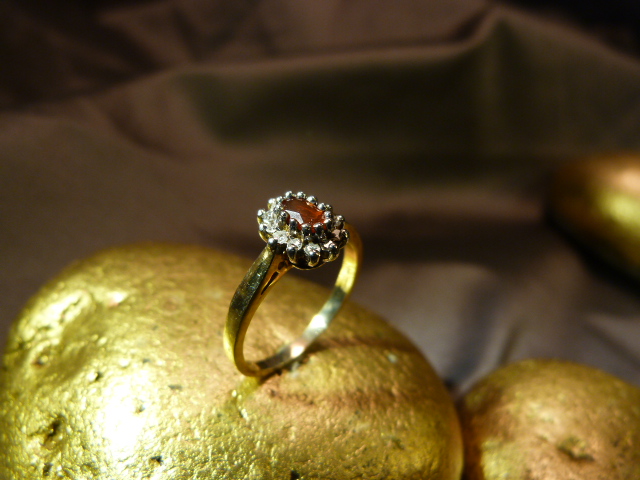 9ct Ruby and Diamond cluster ring. The oval ruby is surrounded by 12 (.10pts) of Sparkling - Image 2 of 6