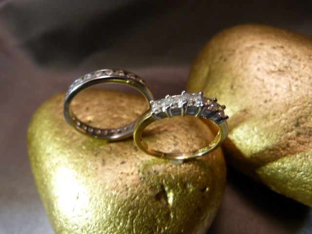 Two 18ct Gold CZ set rings. (1) White Gold full ET ring set with 29 brilliant cut CZ stones. (2) - Image 7 of 7