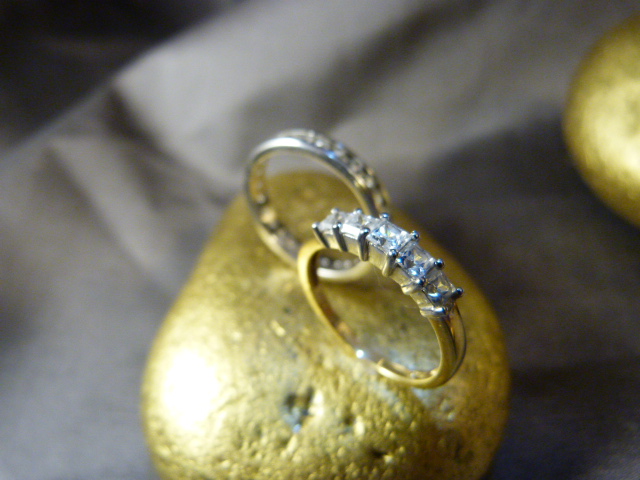 Two 18ct Gold CZ set rings. (1) White Gold full ET ring set with 29 brilliant cut CZ stones. (2) - Image 5 of 7