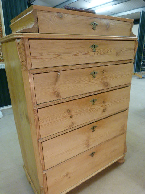 Tall antique pine chest of drawers - Image 3 of 4