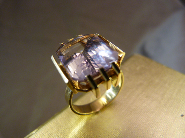 Contemporary 1970's design Foreign marked Gold (possibly 14K) set with a natural 9.75carat Brazilian - Image 5 of 6