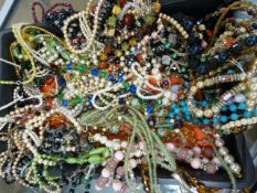 Selection of good vintage necklaces and costume jewellery