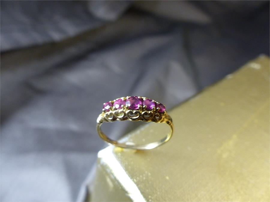 9ct Graduated Ruby 5 stone ring. Size UK - N and USA 6.5. Weight approx - 1.3g20 - Image 2 of 4