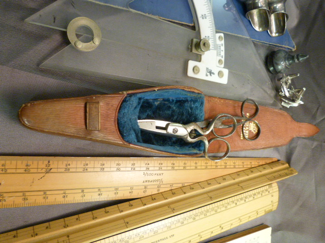 Cased set of 'Mappin and Webb Cutlers' scissors in fitted tan leather case, various measuring - Image 3 of 5