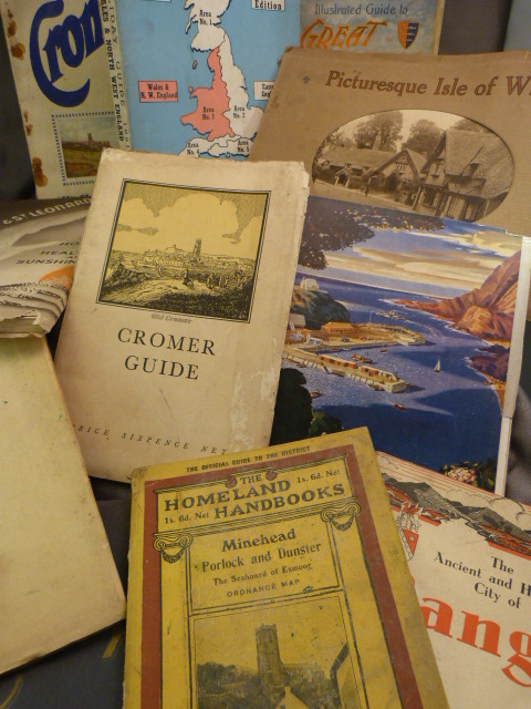 Collection of Souvenir Guides on varying places - To include Bangor, Lowestoft, Hastings and St - Image 2 of 3