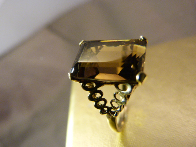9ct Gold ring by SJ, contemporary design from 1977. Set with an approx 5carat Emerald Smokey - Image 4 of 4