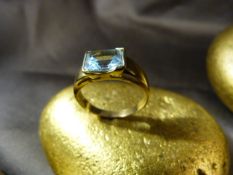 9ct approx 8.5mm x 6.5mm Emerald Cut (Aquamarine Coloured) Pale Blue stone ring. Size UK - M and USA