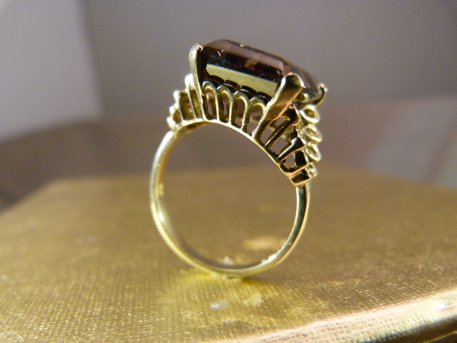 9ct Gold ring by SJ, contemporary design from 1977. Set with an approx 5carat Emerald Smokey - Image 3 of 4