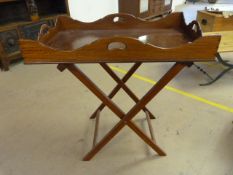 Butler's serving table with removable tray on fold stand