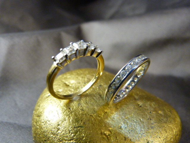 Two 18ct Gold CZ set rings. (1) White Gold full ET ring set with 29 brilliant cut CZ stones. (2) - Image 2 of 7
