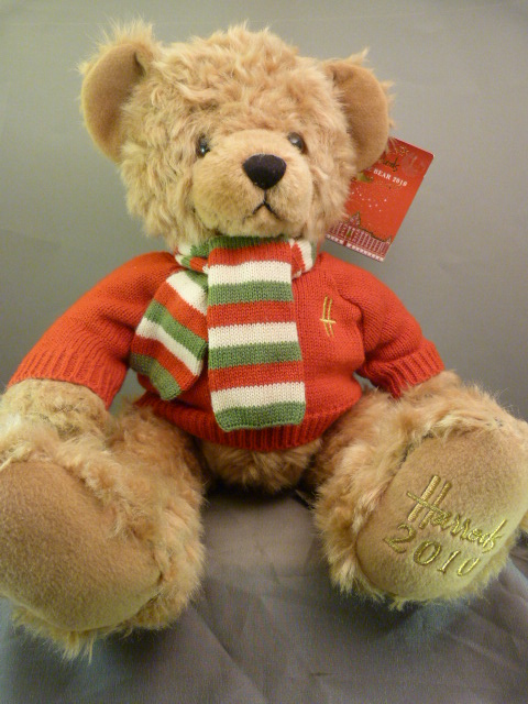 Five various collectible Harrods Teddy Bears - Harrods 2010, Harrods 2012, Harrods 2011, Harrods - Image 4 of 15