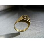 Vintage (Birmingham 1976) 9ct Gold approx 7.8mm diameter Solitaire pale Lemon Citrine Dress Ring.