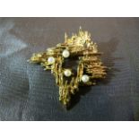 1950's 9ct Gold comtemporary brooch by Eld. Measuring approx 42.3mm x 42.3mm. The 'Bark' finish
