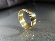 9ct Gold 7.73mm wide wedding band ring. Size approx UK - X and USA - 11. Weight approx 6g