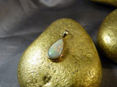 14K Gold approx 22.4mm (including Bale) x 8.5mm Tear Drop shape, Opal Pendant - Weight approx 1.1g