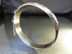 Hallmarked silver (925) bangle in the Art Nouveau style with safety chain - approx weight - 13.1g