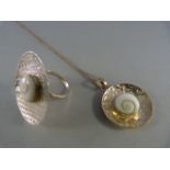 Shell pendant and ring set total weight 10.2g