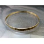 9ct Yellow Gold bangle with love heart decoration. Diameter approx 6.5cm. Weight approx 5.4g