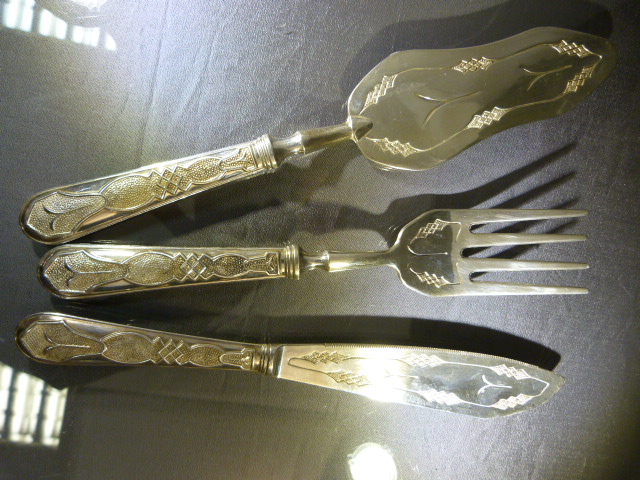 Continental Hallmarked silver fish serving set with hallmarked silver handles (800)