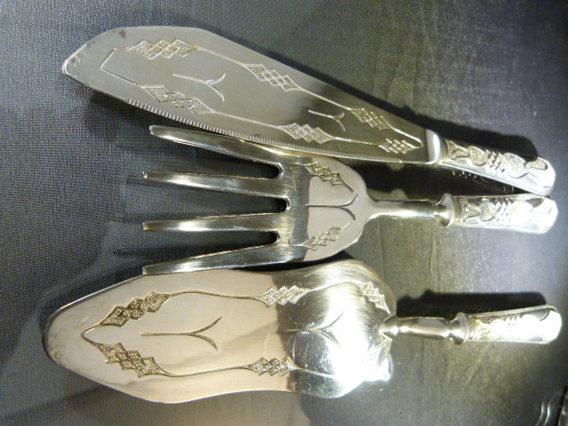 Continental Hallmarked silver fish serving set with hallmarked silver handles (800) - Image 2 of 3
